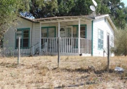 Single Family 3BR 1BA - 210 Colwell St, Pleasanton, TX