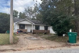 Single Family 2BR 1BA - 126 BARHAM ST, Jackson, TN