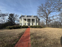 Single Family 4BR 4BA - 208 E Kings Rd, Ada, OK
