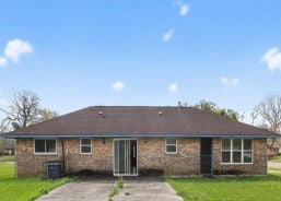 Single Family 3BR 2BA - 6127 GLEN OAKS DR, Baton Rouge, LA
