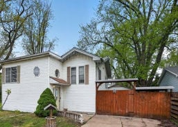 Single Family 4BR 1BA - 25174 W CLARIDAN AVE, Antioch, IL