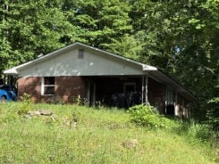 Single Family 3BR 2BA - 260 COLLINS ST, Sneedville, TN