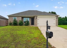 Single Family 3BR 2BA - 12376 CHOCTAW CIR, Moundville, AL
