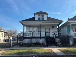 Single Family 2BR 1BA - 1425 W 72ND ST, Chicago, IL