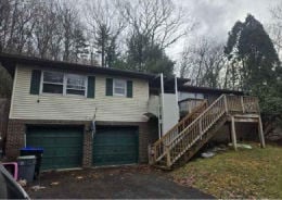 Single Family 4BR 1BA - 1032 IMPERIAL WOODS DR, Vestal, NY