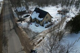 Single Family 3BR 1BA - 109 RIDGE RD, Peru, ME