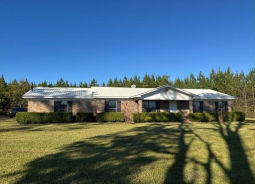 Single Family 4BR 2BA - 351 L C DEAS RD, Coffeeville, AL