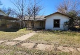 Single Family 3BR 1BA - 303 NÂ 5THÂ AVE, Munday, TX