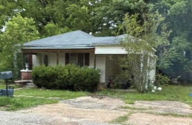 Single Family 3BR 2BA - 501 SE 1ST ST, Magee, MS