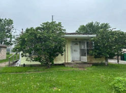 Single Family 1BR 1BA - 709 W LIVE OAK ST, Angleton, TX
