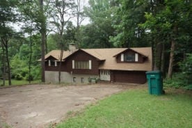 Single Family 6BR 3BA - 1513 TINSDALE ST, Nashville, AR