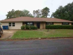 Single Family 4BR 3BA - 1405 CEDAR DR, Gladewater, TX